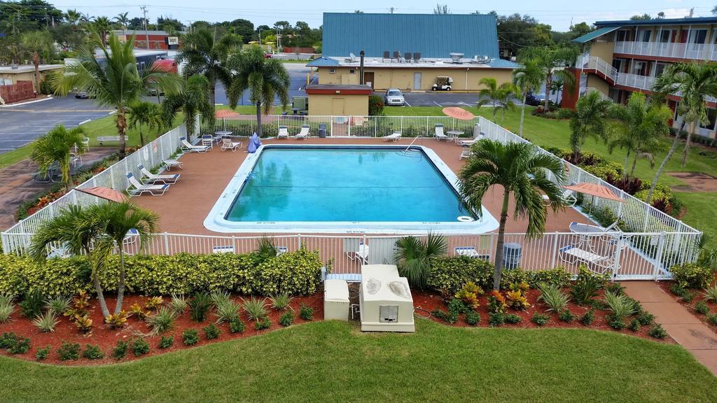 Budgetel Inn Pompano Beach Exterior photo