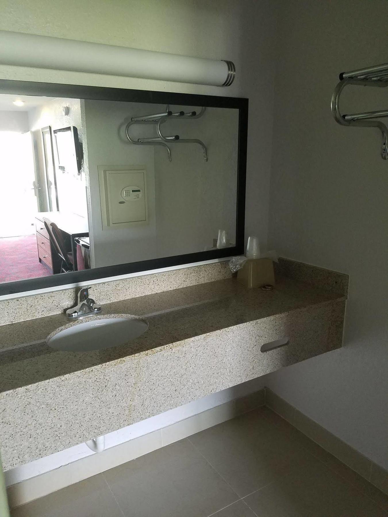 Budgetel Inn Pompano Beach Exterior photo