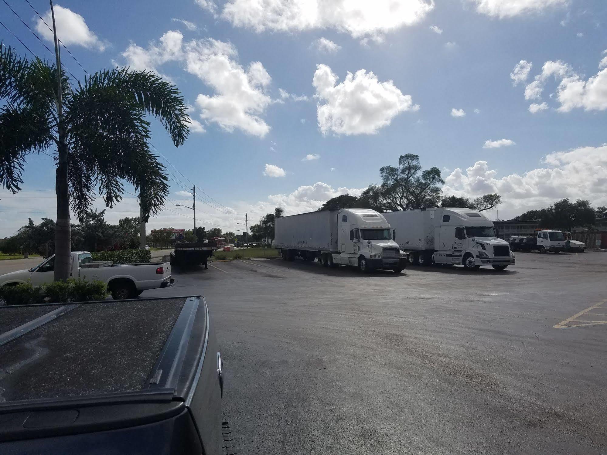 Budgetel Inn Pompano Beach Exterior photo